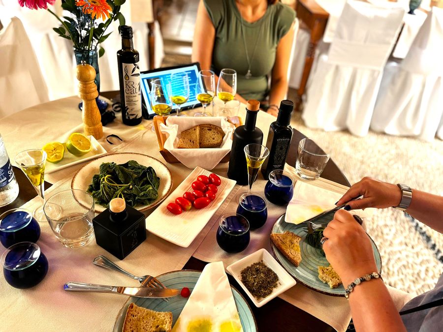 iGEjLuSs_GxyLdgqg_Olive Oil Tasting 3 i.jpg